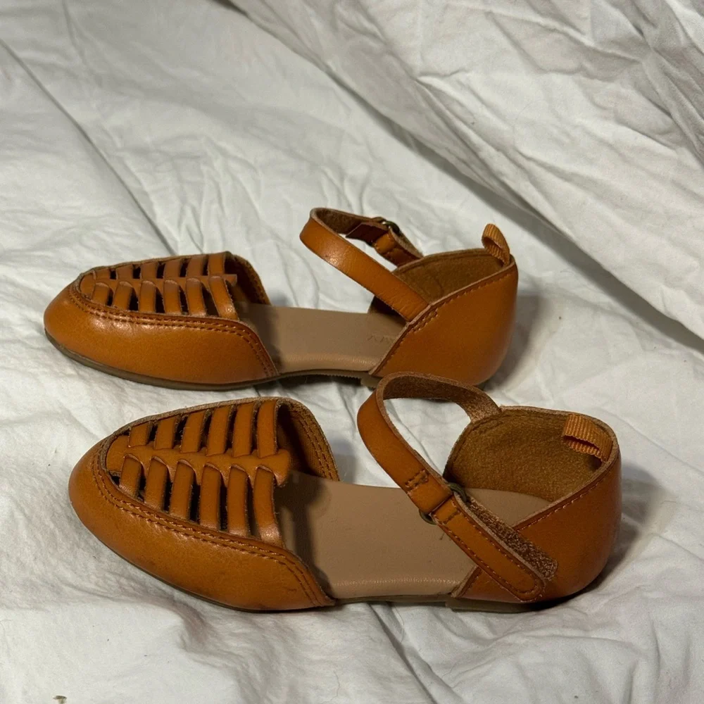 Old Navy Kids Tan Sandals - Picture 2 of 5
